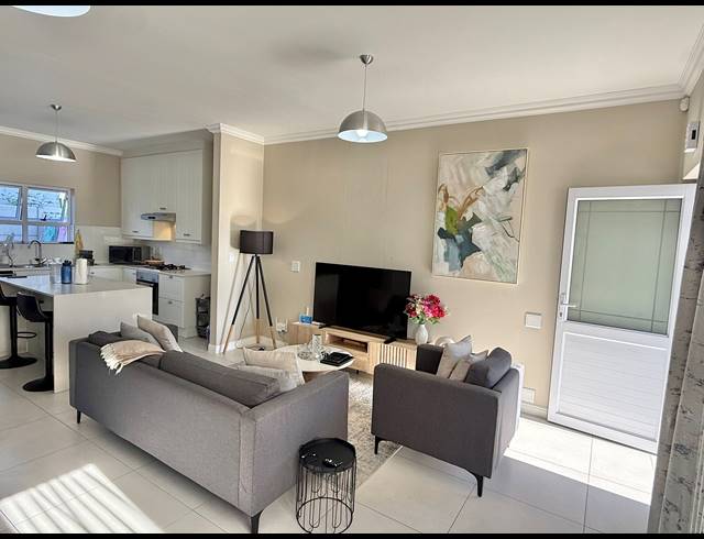 3 BEDROOM TOWNHOUSE FOR SALE IN SUNNINGDALE
